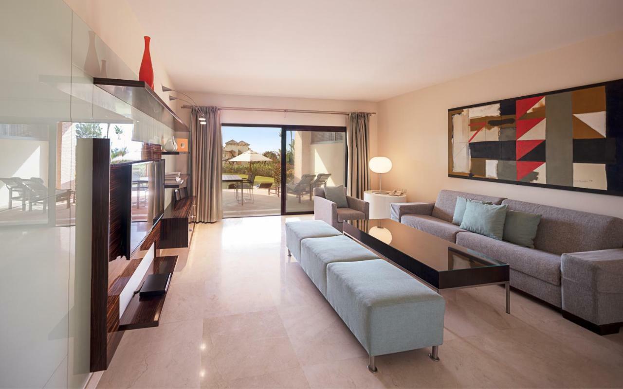Don Carlos 马尔韦利亚 外观 照片 A living room at the hotel