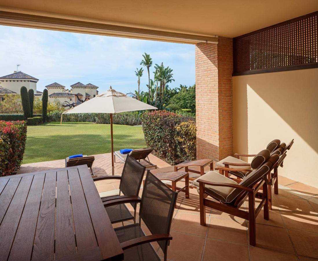 Don Carlos 马尔韦利亚 外观 照片 A patio at the Four Seasons Resort